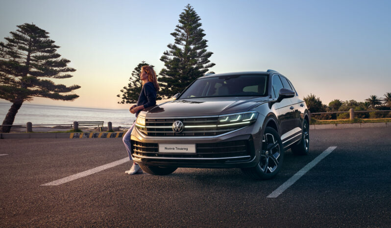 
								Nuova Touareg eHybrid full									
