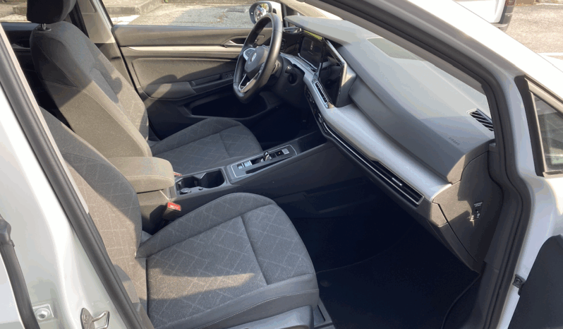 
								VW Golf 8 1.5 TSI bianca full									